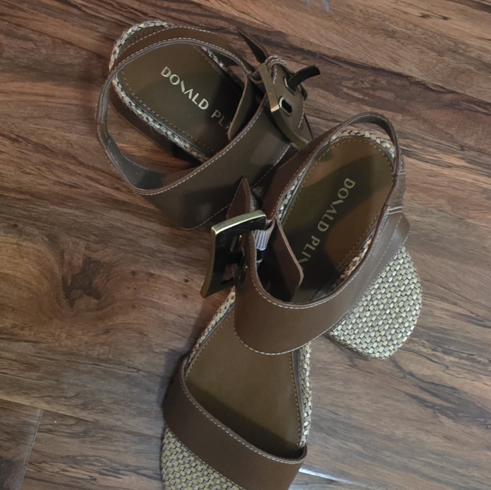 Donald Pilner Brown Saddle Leather Vixi Sandal. Size 9. New - Picture 7 of 8